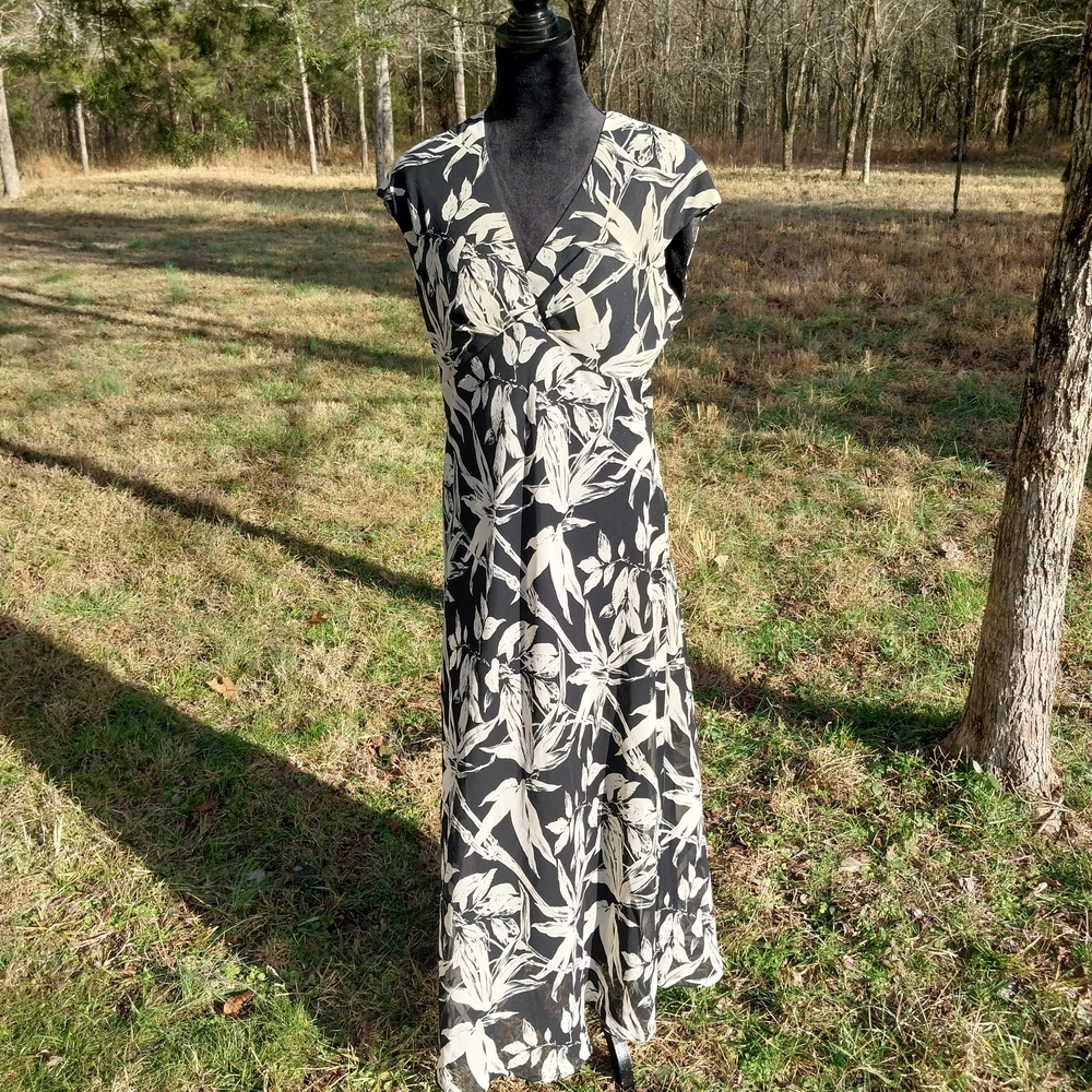 Elegant Black and Cream Floral Maxi Dress